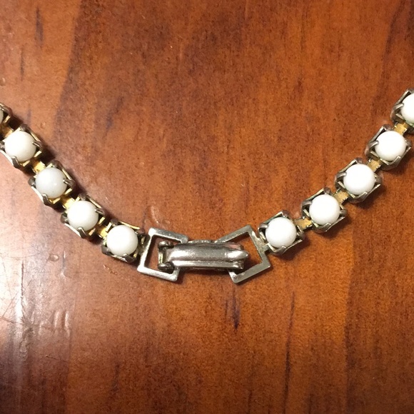 Vintage Necklace and Screw Back Earrings Set - Picture 6 of 10